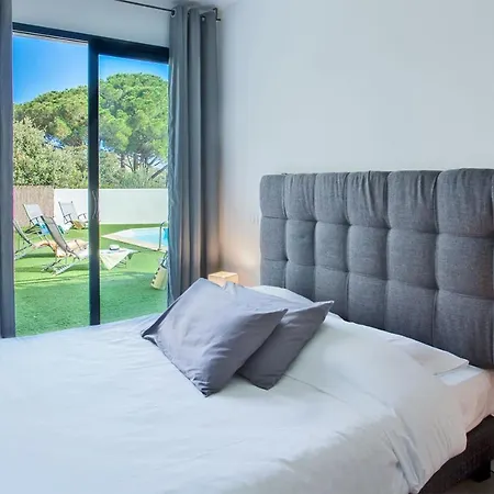 Villa Avec Piscine Chauffée Et Vue Proche Centre Et De Calvi (Corsica)