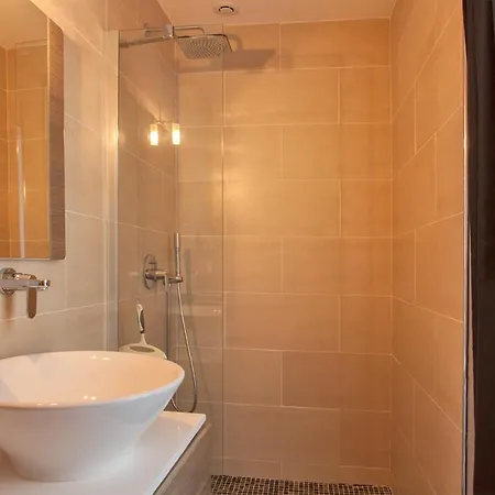 Avec Piscine Chauffée Et Vue Proche Centre Et De Villa *