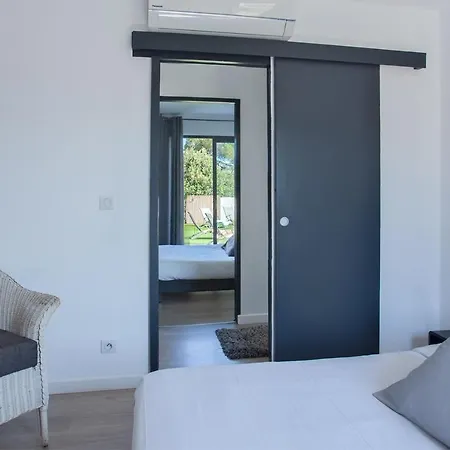 Avec Piscine Chauffée Et Vue Proche Centre Et De Villa Calvi (Corsica)