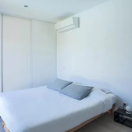 Avec Piscine Chauffée Et Vue Proche Centre Et De Villa