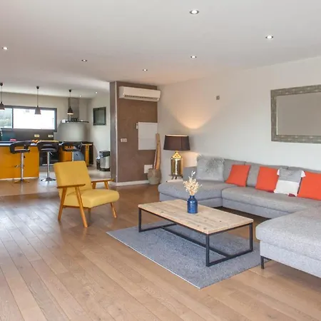 Villa Avec Piscine Chauffée Et Vue Proche Centre Et De