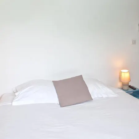 Avec Piscine Chauffée Et Vue Proche Centre Et De