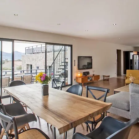 Avec Piscine Chauffée Et Vue Proche Centre Et De