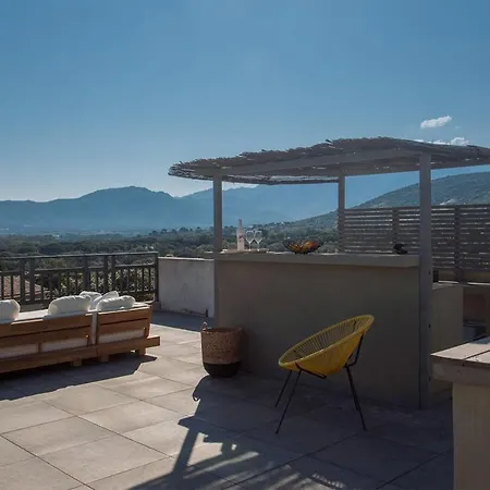 Avec Piscine Chauffée Et Vue Proche Centre Et De Calvi (Corsica)