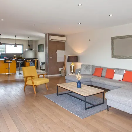 Villa Avec Piscine Chauffée Et Vue Proche Centre Et De *