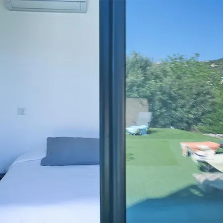 Avec Piscine Chauffée Et Vue Proche Centre Et De Villa