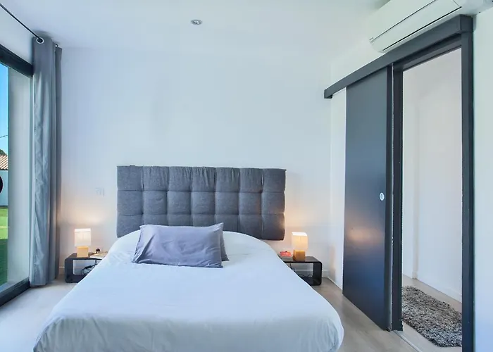 Villa Casa Luna Piscine Chauffee Vue Proche Centre Et De Calvi (Corsica)